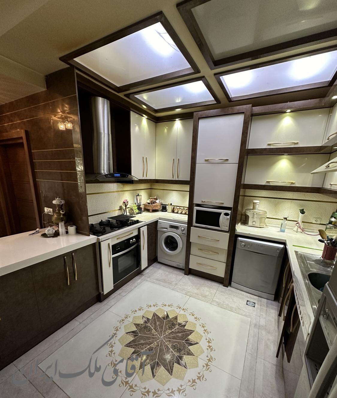 اپارتمان ۱۲۵ متری / جنوبی / قلب خانه اصفهان