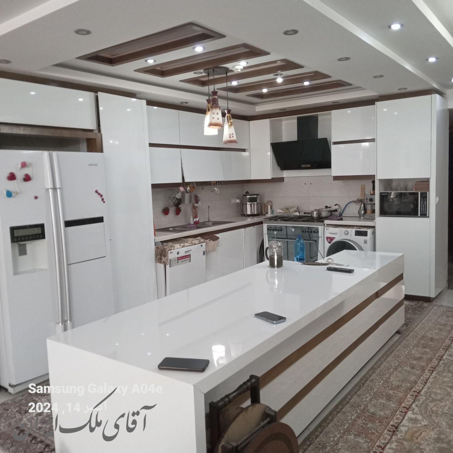 اپارتمان / ۱۰۰ متری / نوساز / فول امکانات / ۲ خواب