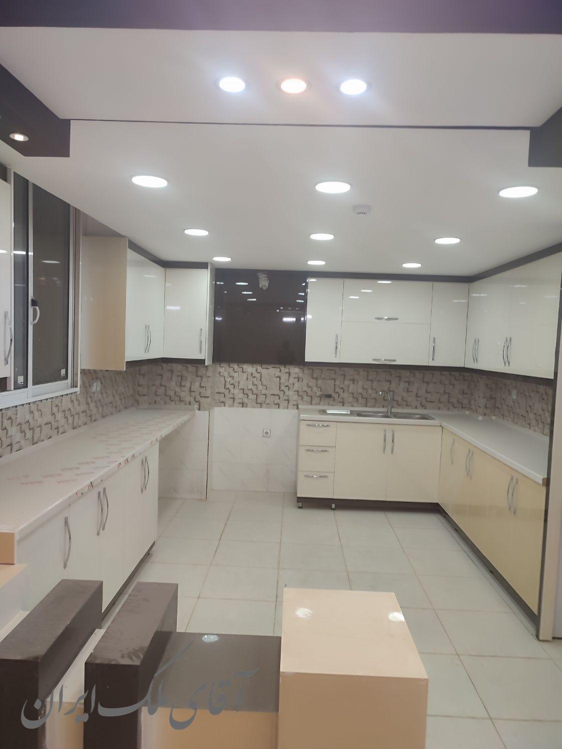 ۱۳۵ متری/ سه خوابه/ دو کله نور/ برازنده