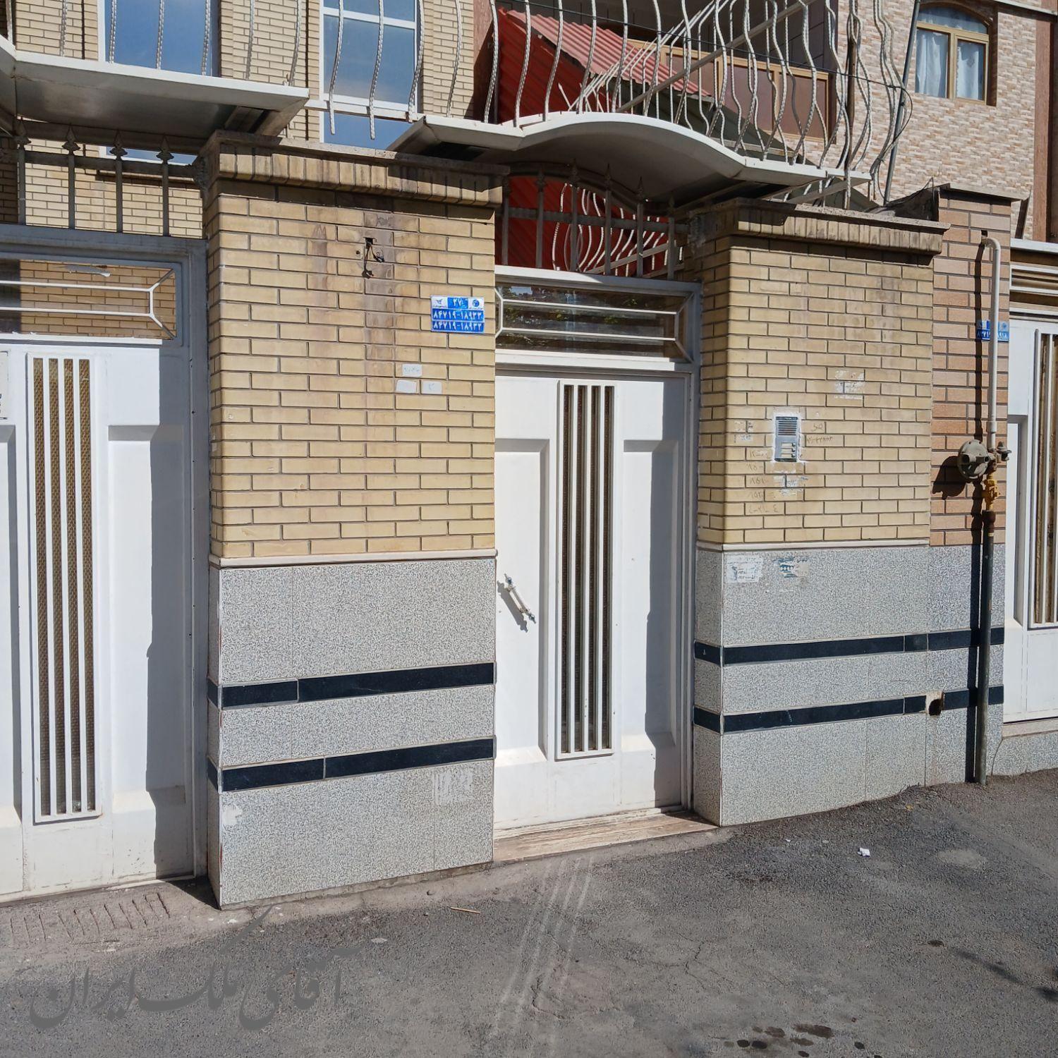 خانه سه طبقه دو خواب