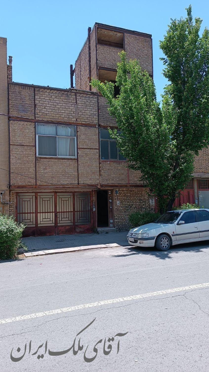 ملک مسکونی ۱۹۲متر زمین و ۱۲۵متر زیربنا