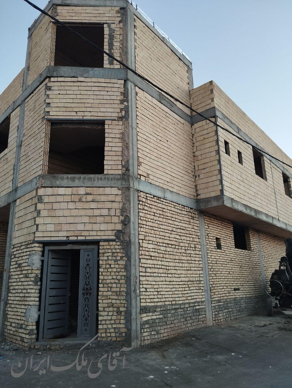 ساختمان ۲طبقه ۲نبش نزدیک فلکه صنایع در ورنامخواست