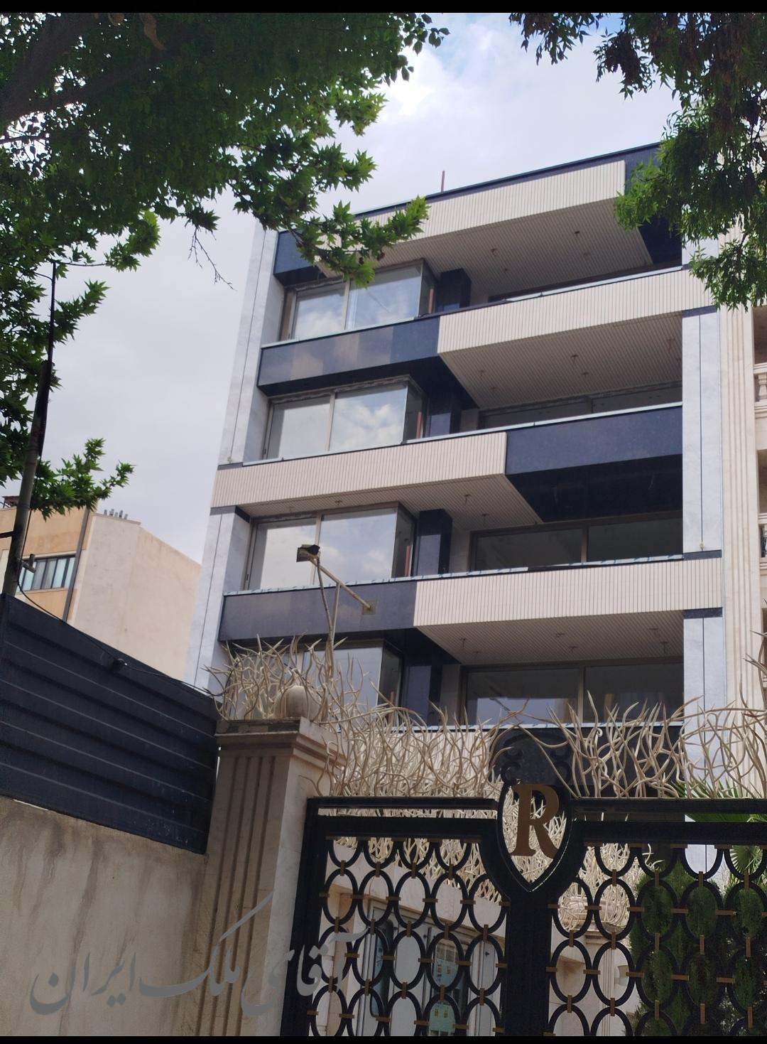 چهارباغ بالا180متر/دو قدمی سی و سه پل/زیرقیمت